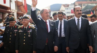 Bakan Akar 'Onur Günü' etkinliklerinde