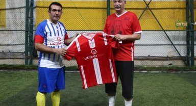 Başkan Güvenç gazetecilerle beraber ter döktü