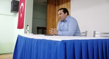 Bilecik'in Pazaryeri Kaymakamı Ferhat Altay muhtarları dinledi.