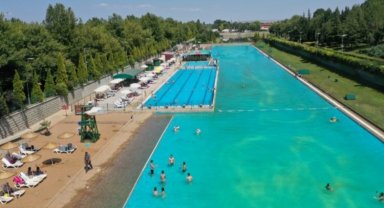 Bozkırın ortasında plaj keyfi