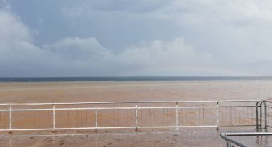 Bursa Mudanya'da deniz çamur rengine döndü