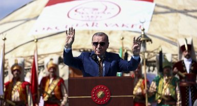 Cumhurbaşkanı Erdoğan Ahlat'tan seslendi