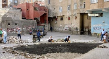 Diyarbakır Bağlar'da dar sokaklar genişletiliyor