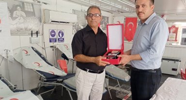 Diyarbakır'da 47 kez kan bağışı yapan gönüllüye vefa plaketi
