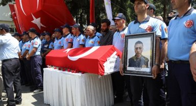 Gaziantep'te itfaiye erleri son yolculuğuna uğurlandı