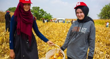 Genç Kızılaycılar tarım ve üretimi yaşayarak öğreniyorlar