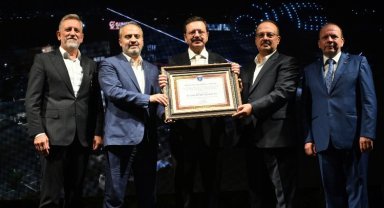 Hisarcıklıoğlu'na Bursa'dan 'hizmet nişanı'