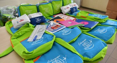 İzmir Çiğli'den eğitime kırtasiye ve valiz desteği