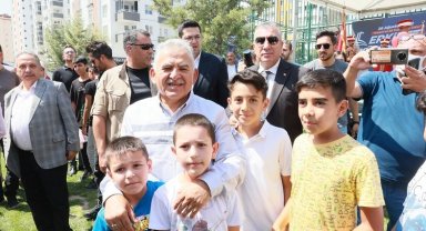 Memduh Büyükılıç'tan gençlere 'büyük' müjde