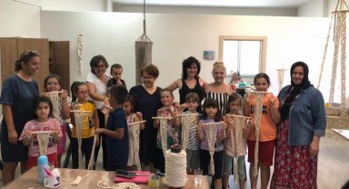 Minikler yaz tatilini İZGİM atölyelerinde geçiriyor