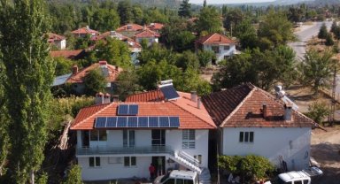 Orman köylüsü elektriğini güneşten alıyor