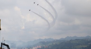 Rize'de Türk Yıldızları büyüledi