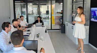 Ürettiği kitleri elektronik ortamdan satıyor