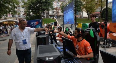 Zafer coşkusunu 'sanal savaşla' yaşadılar