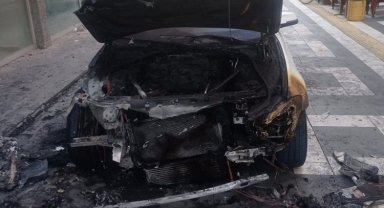 Adıyaman'da park halindeki otomobil yandı!