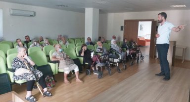 Aile Bakanlığı'ndan yaşlılara güvenli internet kullanımı eğitimi