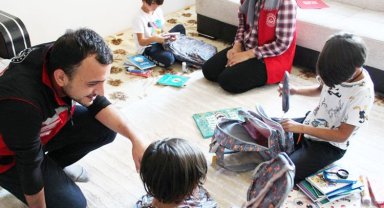 Aile'den kırsaldaki çocuklara eğitim paketi
