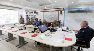 Bakan Akar'dan sınır komutanlarıyla telekonferans