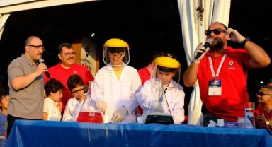 Bakan Varank, Kocaeli'nin şovlarına hayran kaldı