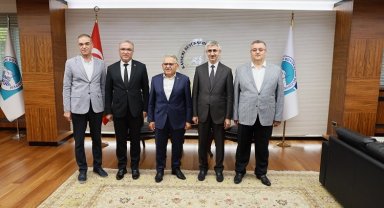 Bakan Yardımcısı Yılmaz'dan Memduh Büyükkılıç'a ziyaret