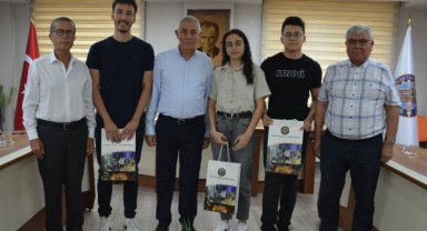 Başarılı olan öğrencilere Salihli TSO'dan ödül