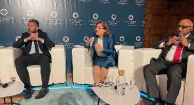 Başkan Şahin Gaziantep'i Fransa'da anlattı