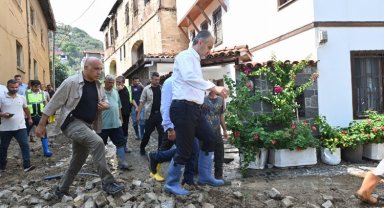 Bursa Mudanya'da sel sonrası hayat normale dönüyor... Kumyaka'da kapsamlı temizlik sürüyor