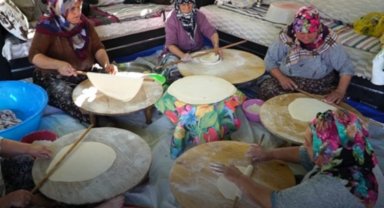 Bursa Mustafakemalpaşa'da kışlıklar imece usulüyle hazırlanıyor