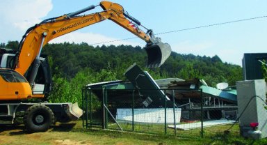 Bursa Osmangazi'de 5 'kaçak ev' yıkıldı