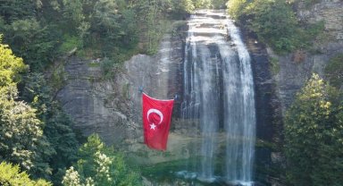 Bursa Suuçtu Şelalesi'ne 100 metrekarelik dev güzellik!