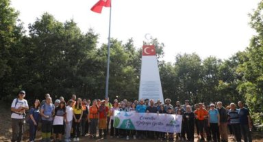 Bursa'da İnegöllü doğaseverler şehitler anısına yürüdü