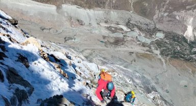 Bursalı dağcılar Alpler'in zirvesine çıktı