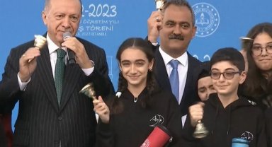 Cumhurbaşkanı Erdoğan ve Bakan Özer ilk ders zilini birlikte çaldılar