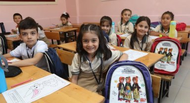 Gaziantep'te 75 bin öğrenci hediyeleriyle 'eğitime merhaba' dedi