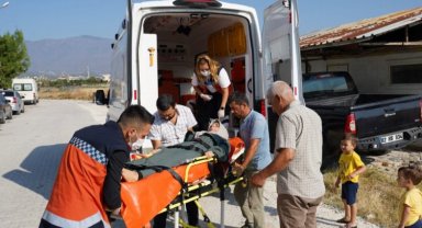 Hatay'da genç aday KPSS'ye sedyeyle taşındı