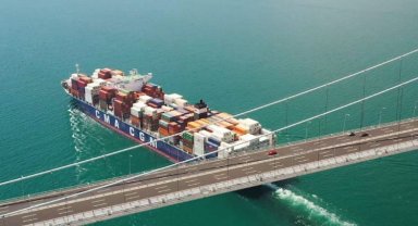 İstanbul Boğazı'ndan az gemiyle fazla yük taşındı!