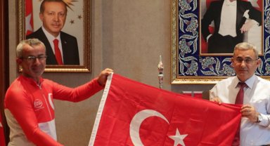 İzmir'den pedalları 'şehitlere vefa' için çevirdi