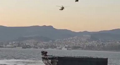 İzmir'in kurtuluş şerefine havada zeybek!