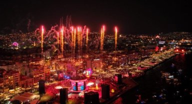 İzmir'in kurtuluşunun 100. yılında tarihi gece