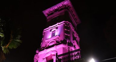 İzmit Saat Kulesi'nde 'mor' farkındalık