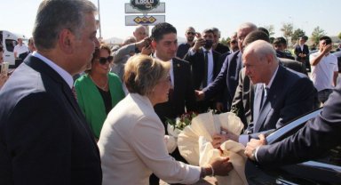 MHP Kayseri KAÇEP liderini güllerle karşıladı