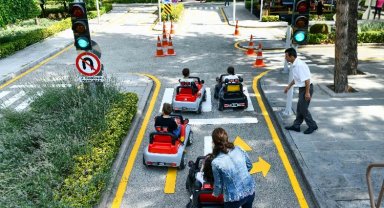 Minikler trafik kurallarını uygulamalı öğreniyor