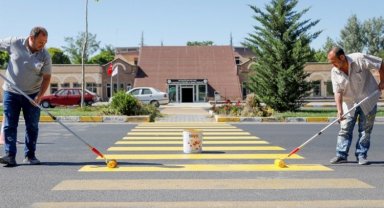 Nevşehir Belediyesi yaya çizgilerini yeniliyor