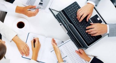 Parayı veren tezi yazdırıyor