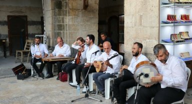 Tarihi Gümrük Hanı'nda Urfa ezgileri yankılandı