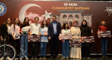29 Ekim'i en iyi anlatan öğrenciler Yıldırım'da ödüllendirildi