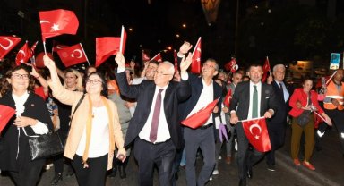 99 yıllık gurur ve mutluluk Karabağlar'da yaşatıldı