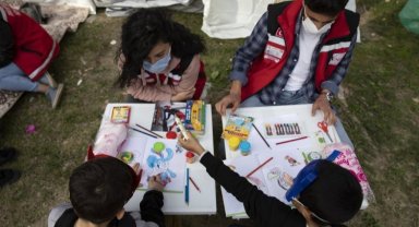Aile ve Sosyal'ın mobil ekipleri çocuklar için sahada