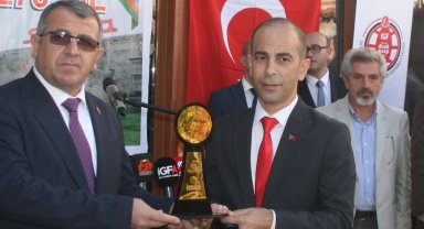 Azerbaycan'dan İGF Genel Başkanı Mesut Demir'e 'Zafer Medya Madalyası'