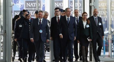 Bakan Akar NATO Karargahı'nda